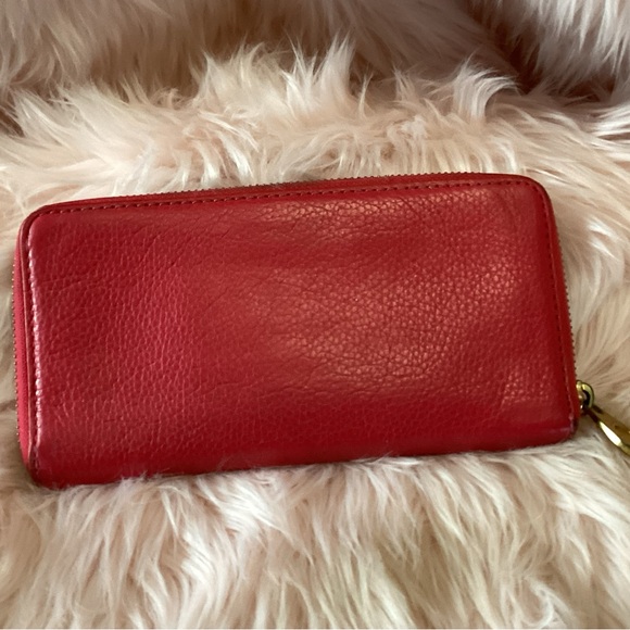Marc by Marc Jacobs Red pebbled Leather zip around long Wallet - Picture 2 of 8